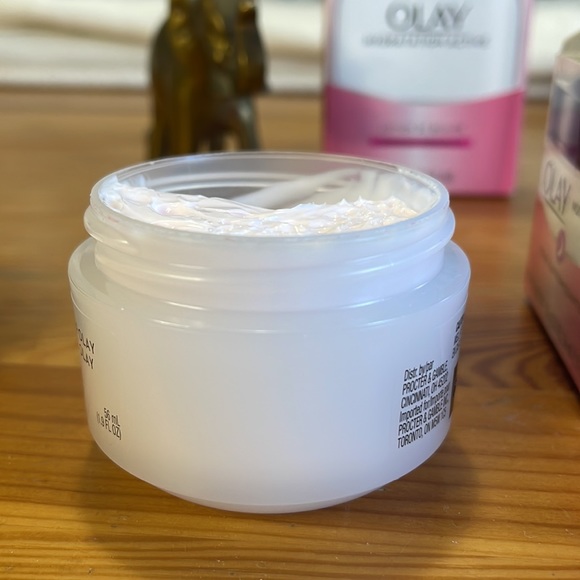 Olay , Beauty fluid lotion 120ml + Firming night cream56ml, Brand New!! - Picture 13 of 16